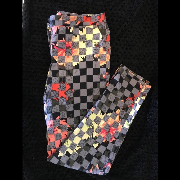 𝅺Halogen Capri Pants - Picture 3 of 5